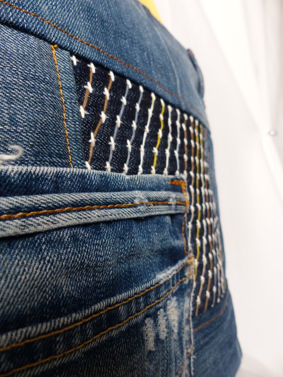 Jeans surcyclé en sac cabas, avec broderie sashiko, Lo Reboto.
