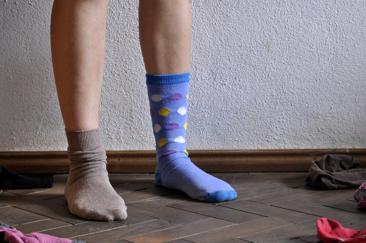 Tuto DIY : 10 astuces géniales pour sauver vos chaussettes célibataires (Zéro couture !) 🧦✨ 